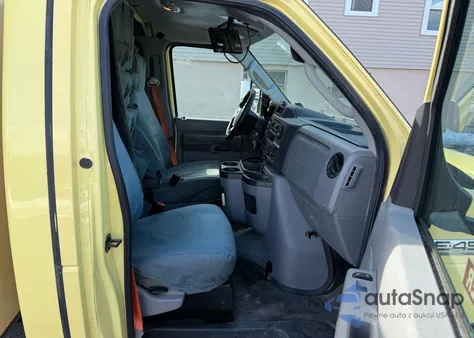 2021 Ford Econoline E450 Super Duty Cutaway Van z USA, uszkodzony, nr VIN 1FDXE4FN2MDC34418